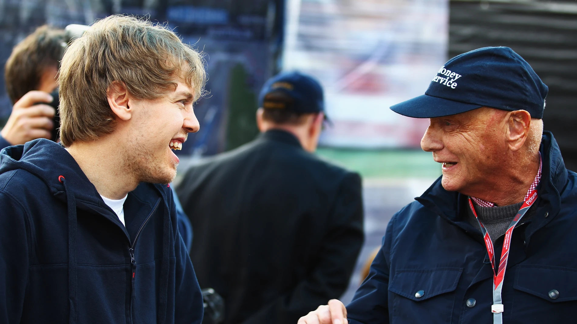 Niki Lauda bromea con Vettel en Albert Park en 2011