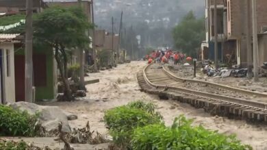 Más lluvias amenazan con agravar las inundaciones que ya dejan 75 muertos en Perú