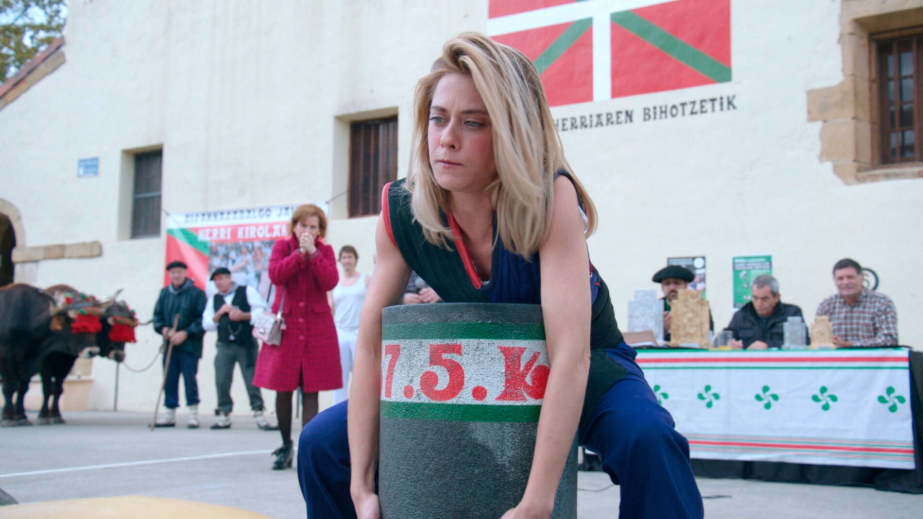 Carmen confunde una entrevista de trabajo con un concurso de levantar piedras