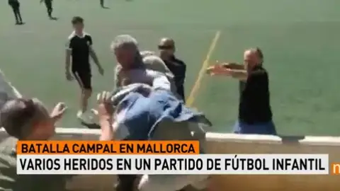 Pelea entre padres en un partido de infantiles en Mallorca Pelea entre padres en un partido de infantiles en Mallorca
