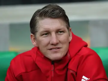 Bastian Schweinsteiger, sonriente en el banquillo Bastian Schweinsteiger, sonriente en el banquillo