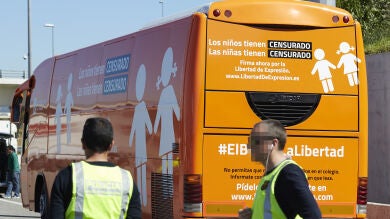 El autobús de Hazte Oír atropella a una joven en Pamplona