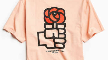 Una marca de ropa estadounidense vende camisetas con el logo del PSOE de  1977