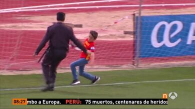 Un niño de 13 años burla la seguridad del entrenamiento de la Selección para conocer a Morata
