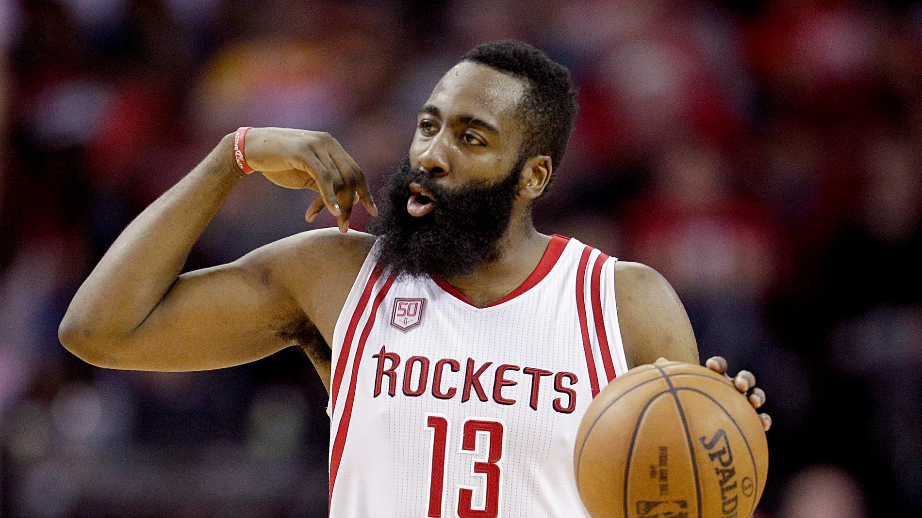 James Harden, durante el partido contra los Nuggets James Harden, durante el partido contra los Nuggets