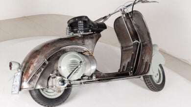 Subastan la Vespa en circulación más antigua del mundo
