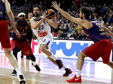 Llull conduce el ataque del Madrid en el Clásico Llull conduce el ataque del Madrid en el Clásico