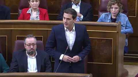 Frame 6.435848 de: Rivera critica a Rajoy: "Nos hemos gastado el dinero en corrupción" Frame 6.435848 de: Rivera critica a Rajoy: "Nos hemos gastado el dinero en corrupción"