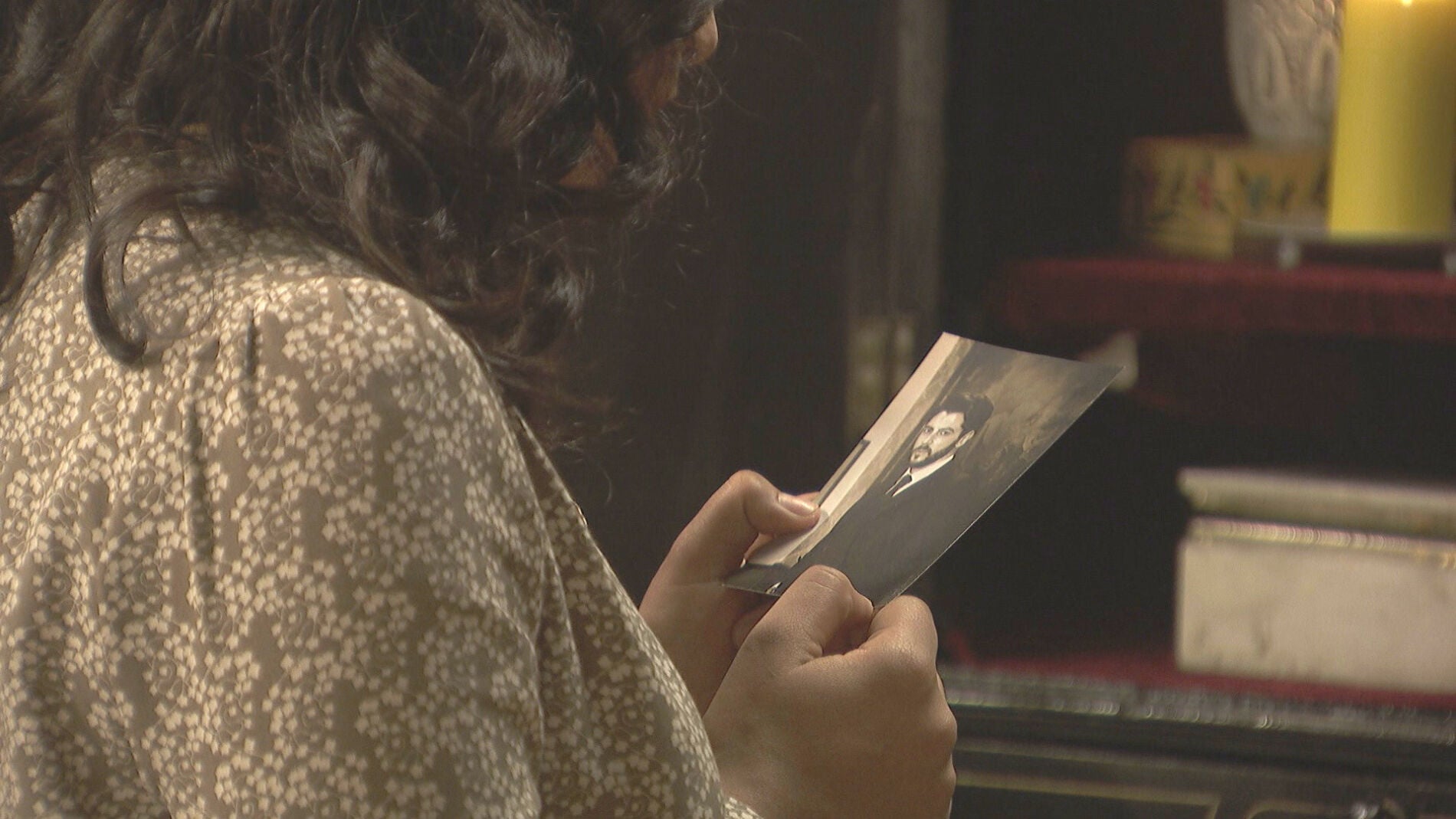 Luc&iacute;a reza para que el cuerpo de Hernando le pertenezca