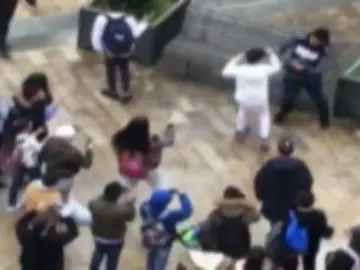 Frame 15.114578 de: Los adolescentes imitan las peleas de las bandas latinas Frame 15.114578 de: Los adolescentes imitan las peleas de las bandas latinas