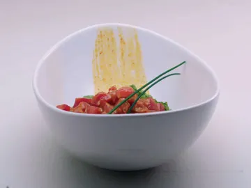 Tartar de maguro picante sobre arroz verde Tartar de maguro picante sobre arroz verde