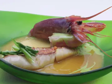 Caldeirada de salmonetes con tandoori, naranja y gamba roja Caldeirada de salmonetes con tandoori, naranja y gamba roja