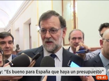 Frame 14.336666 de: Rajoy, sobre los presupuestos del Estado: "Si todo el mundo actúa con responsabilidad, se pueden aprobar"
