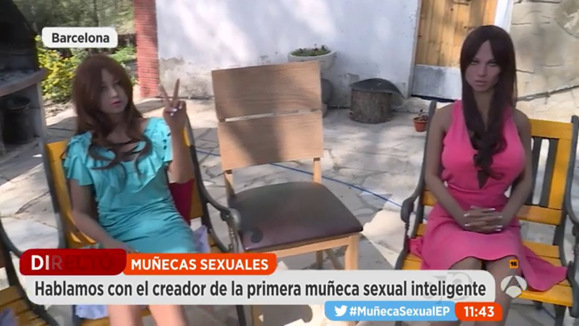 Frame 119.536 de: munecas