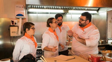 Los concursantes cocinan con el ego por las nubes en Yakitoro 