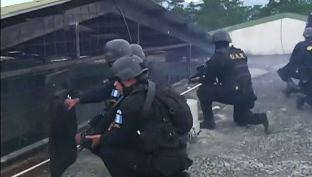 Frame 4.694702 de: Dos de los monitores de correccional de Guatemala murieron por disparos