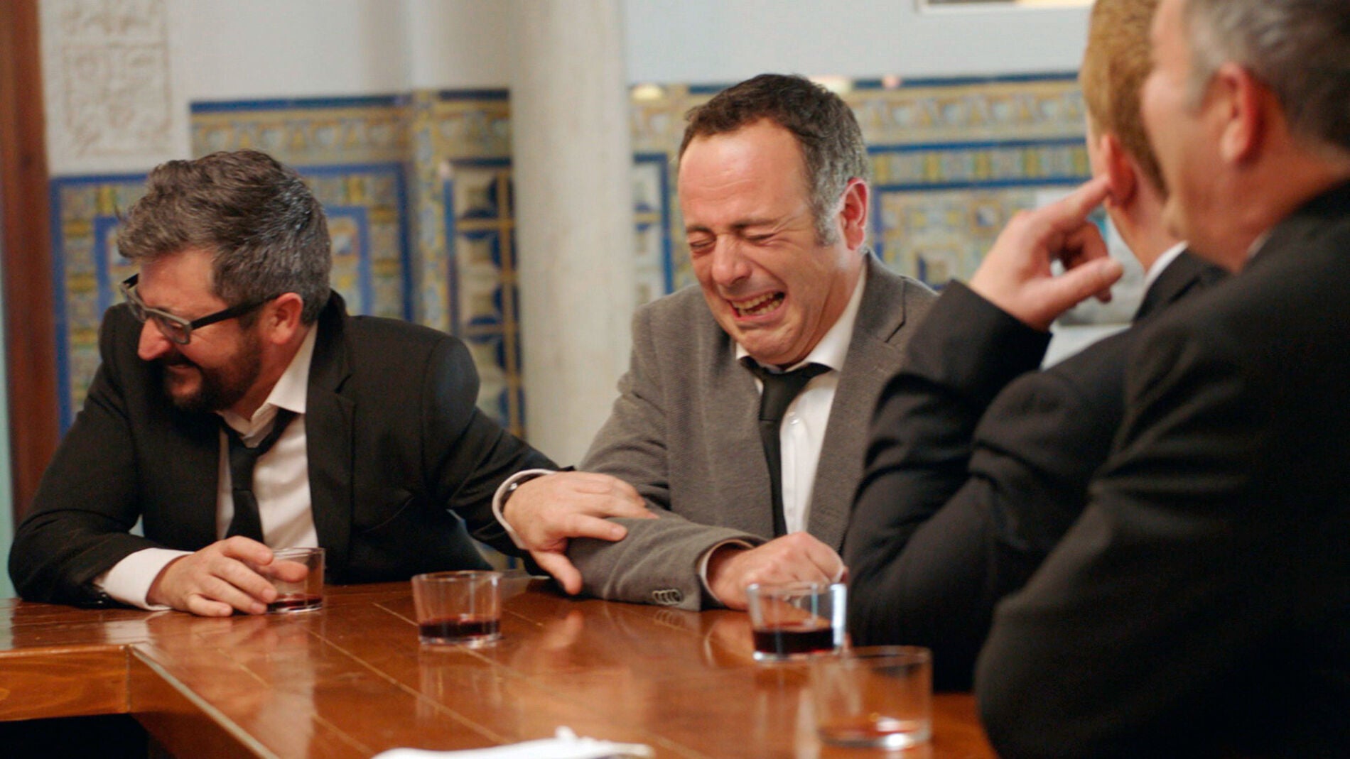 Los ataques de risa de la cuadrilla paralizan rodaje