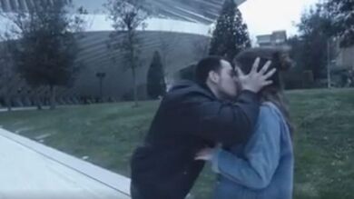 El 'youtuber' que besaba a chicas sin su consentimiento deberá pagar más de 1.800 euros de multa y 500 a cada chica