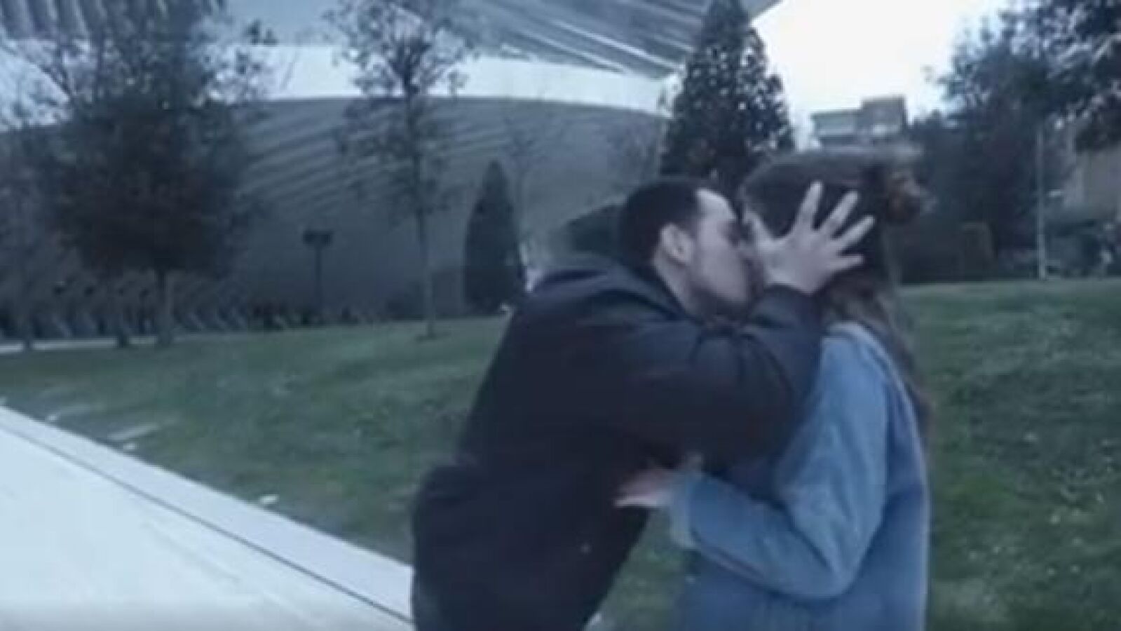 El 'youtuber' que besaba a chicas sin su consentimiento deberá pagar más de 1.800 euros de multa y 500 a cada chica