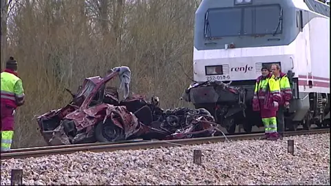 Frame 145.93575 de: Muere un hombre en León al ser arrollado su vehículo por un tren de pasajeros Frame 145.93575 de: Muere un hombre en León al ser arrollado su vehículo por un tren de pasajeros