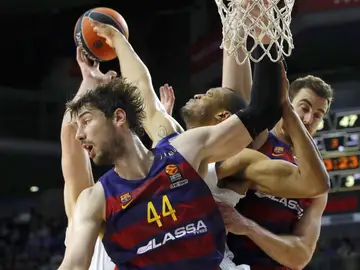 Tomic en una jugada del Real Madrid - Barcelona Tomic en una jugada del Real Madrid - Barcelona