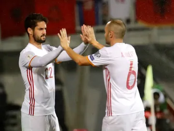 Andrés Iniesta e Isco Alarcón con España Andrés Iniesta e Isco Alarcón con España