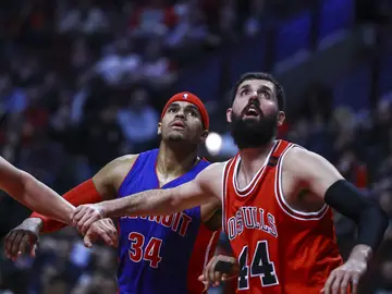 Nikola Mirotic, en busca del rebote junto a Tobias Harris Nikola Mirotic, en busca del rebote junto a Tobias Harris