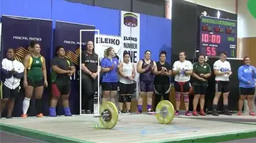 Laurel Hubbard, la cuarta competidora por la izquierda de la foto Laurel Hubbard, la cuarta competidora por la izquierda de la foto