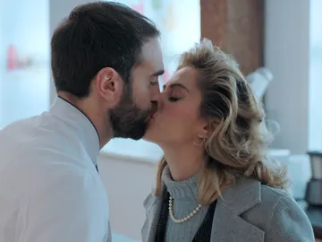 Iñaki y Carmen se besan en el norte Iñaki y Carmen se besan en el norte