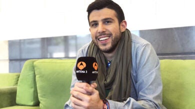 Raúl Ogalla nos sorprende en directo interpretando a Pablo López y Manuel Carrasco