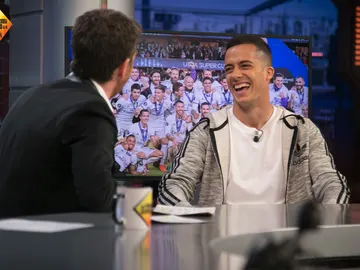 Lucas Vázquez cuenta la verdad detrás de los malabares de la suerte en el penalti de la final de la Champions Lucas Vázquez cuenta la verdad detrás de los malabares de la suerte en el penalti de la final de la Champions