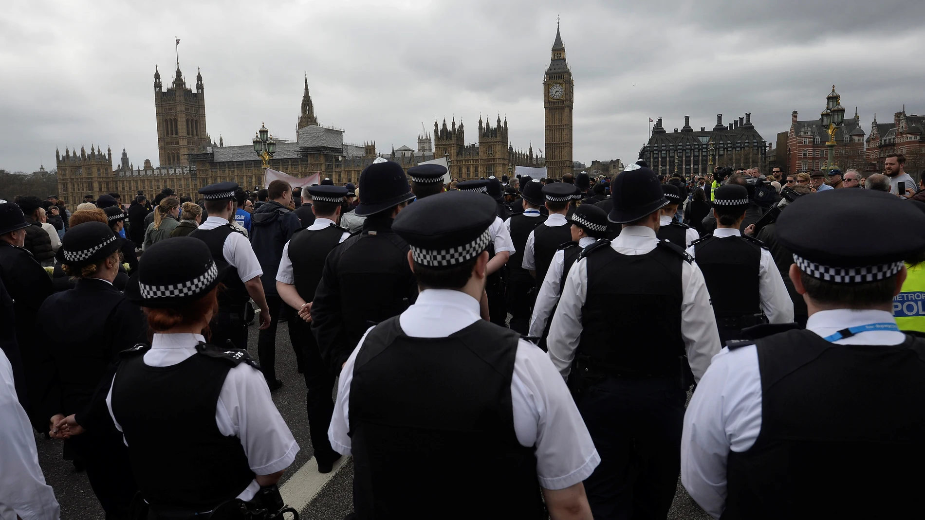 Minuto de silencio en solidaridad por las víctimas del atentado en Londres Minuto de silencio en solidaridad por las víctimas del atentado en Londres