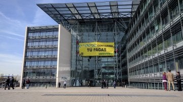 Pancarta de Greenpeace contra las prácticas de Endesa en Madrid