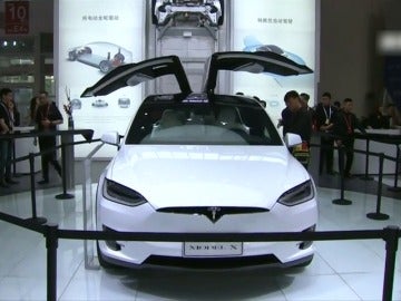Frame 7.864888 de: Una empresa China adquiere el 5 por ciento del fabricante estadounidense de coches eléctricos Tesla
