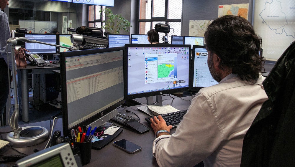 Un empleado en la sala de emergencias 112