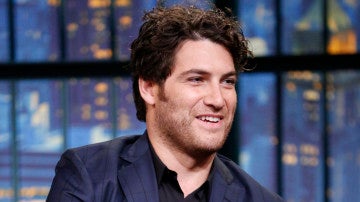 El actor Adam Pally