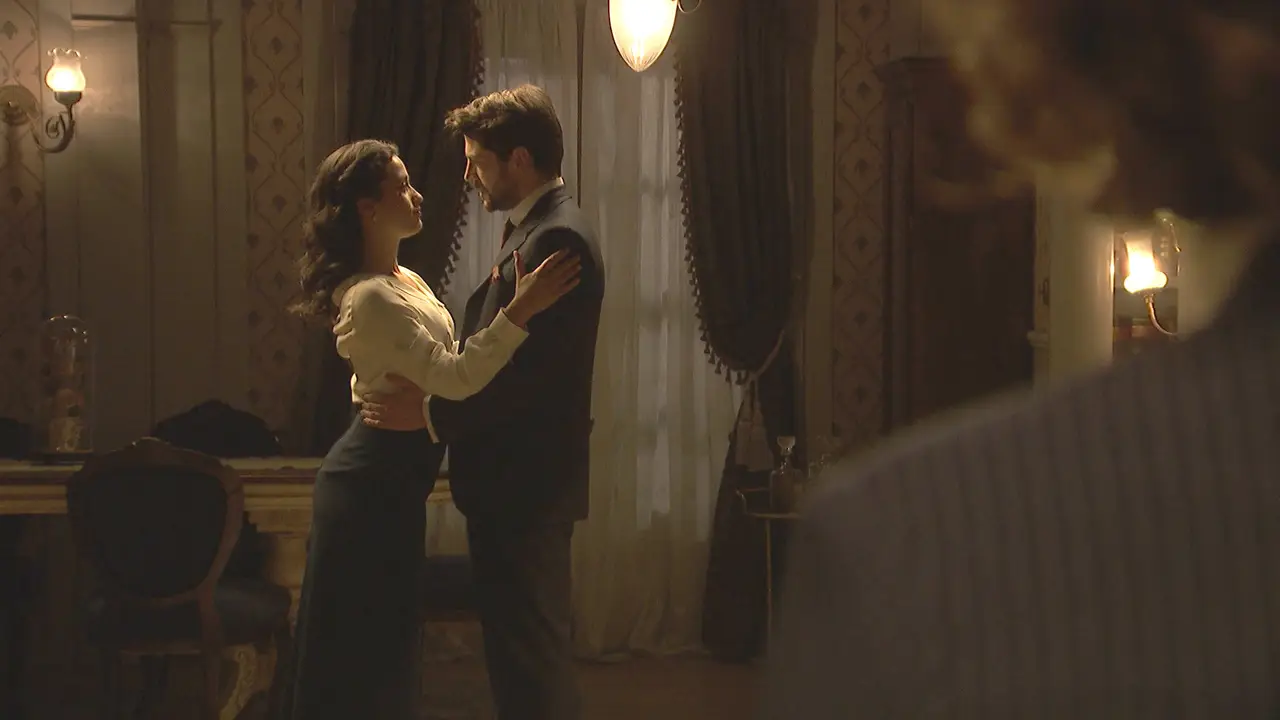 Lucía: "Déjate llevar Hernando"