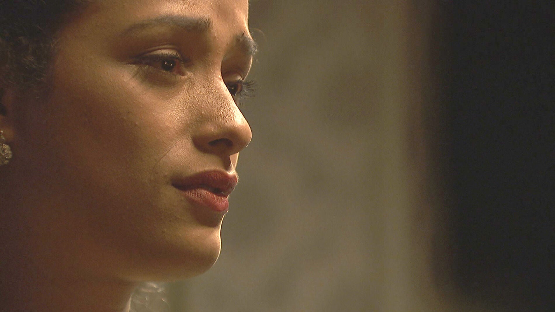 Luc&iacute;a reza para que Camila no se interponga en su camino