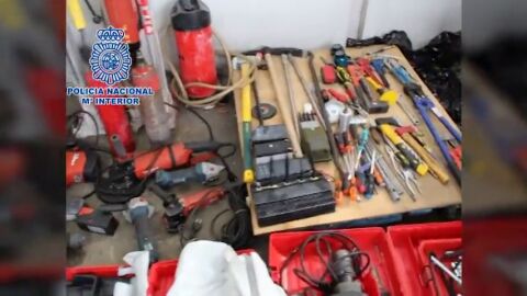 Frame 23.866687 de: Cae una banda que robaba empresas y recuperan objetos valorados en 1 mill&oacute;n de euros