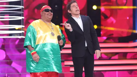 Mónica Naranjo hace su particular versión de la ‘Bomba’, tras la actuación de Jairo Sánchez Mónica Naranjo hace su particular versión de la ‘Bomba’, tras la actuación de Jairo Sánchez