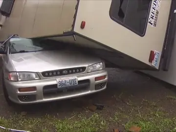 Frame 28.933333 de: Fuertes vientos azotan Las Vegas provocando graves accidentes de tráfico y numerosos destrozos Frame 28.933333 de: Fuertes vientos azotan Las Vegas provocando graves accidentes de tráfico y numerosos destrozos