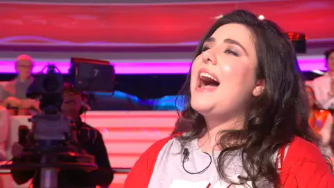 Bárbara Redondo pone en pie al plató de '¡Ahora Caigo!' con su imitación de Adele Bárbara Redondo pone en pie al plató de '¡Ahora Caigo!' con su imitación de Adele