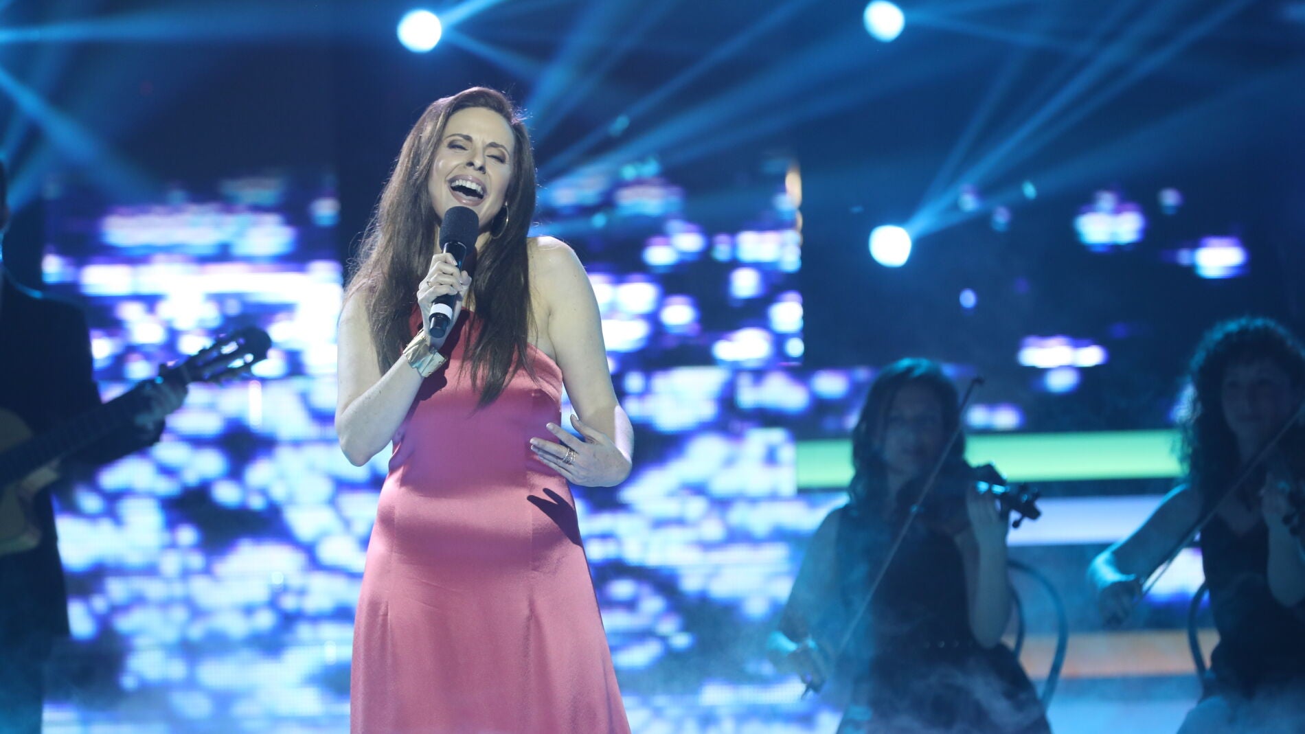 La Negra Mayt&eacute; se estrena en el plat&oacute; con &lsquo;L&iacute;a&rsquo;, transformada en una deslumbrante Ana Bel&eacute;n