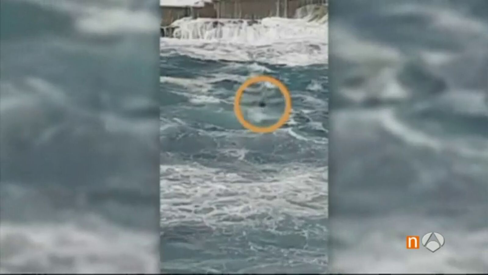 Un hombre muere al intentar salvar a una turista de 60 años que se ahogó en unas piscinas naturales de Tenerife