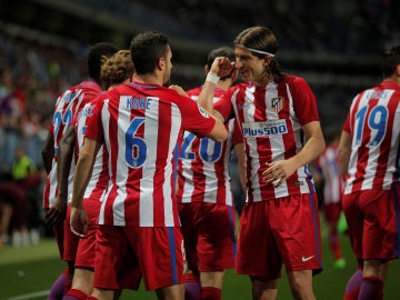 Los jugadores del Atlético de Madrid celebran el gol de Koke contra el Málaga