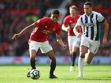 Rashford controlando el balón Rashford controlando el balón