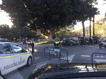 Al-Thani, retenido por la Policía cuando iba a entrar a La Rosaleda Al-Thani, retenido por la Policía cuando iba a entrar a La Rosaleda