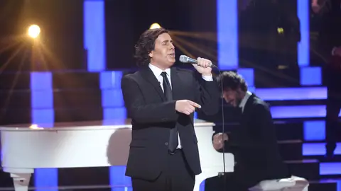 Gabriel Gutiérrez, se convierte en un truhán señor para cantar por Julio Iglesias Gabriel Gutiérrez, se convierte en un truhán señor para cantar por Julio Iglesias