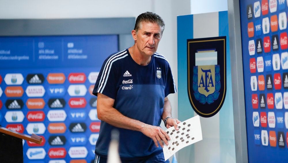 Edgardo Bauza en una rueda de prensa