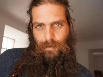 El multimillonario Mazzi Dumato El multimillonario Mazzi Dumato